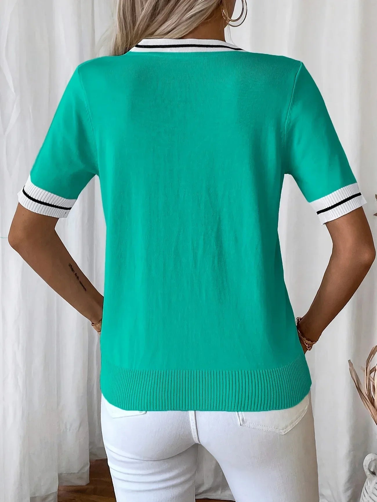 CLAUDE - COZY ELEGANCE V-NECK TOP