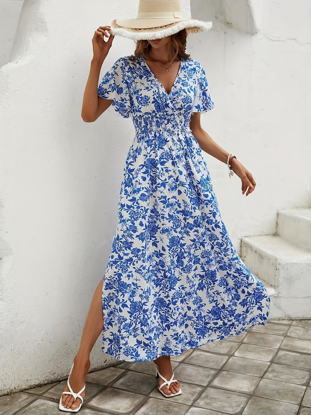 Brina - V-neck blue floral-printed slimming Maxi Dress