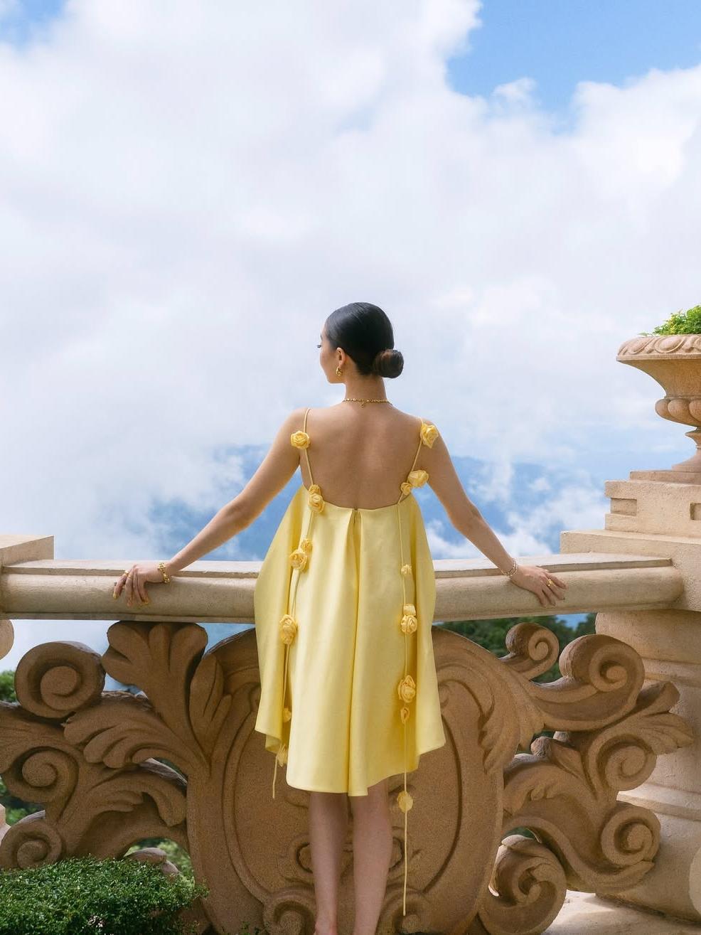 CALLIE - BACKLESS ROSE CHARM DRESS