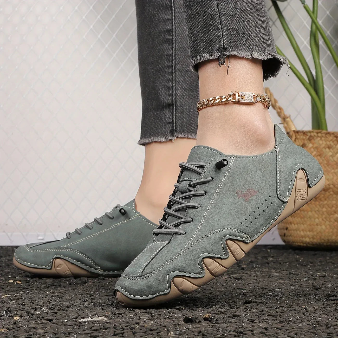 SARI - CUSHIONED STEP SNEAKERS